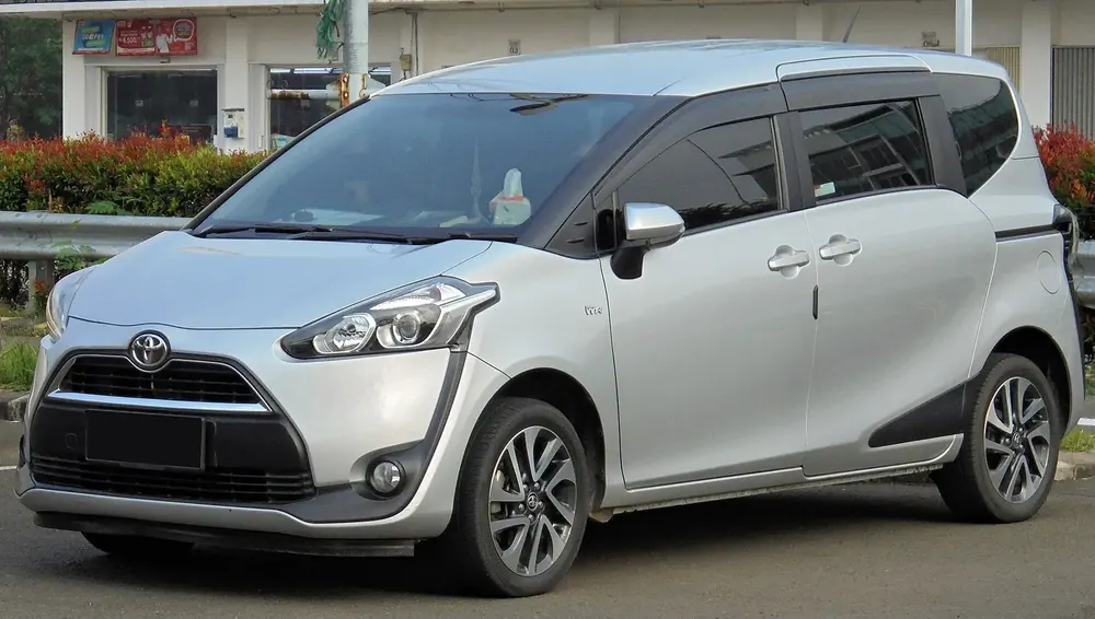 Toyota Sienta, exterior